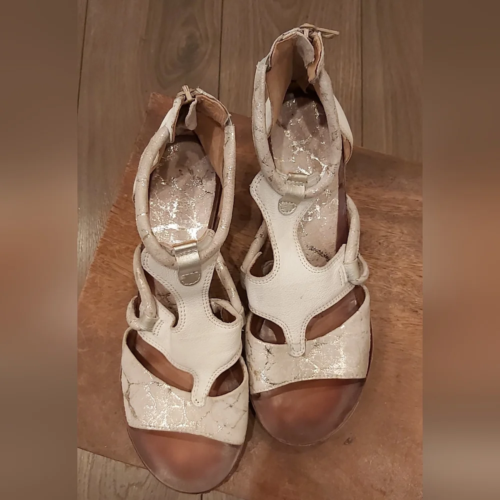 Mjus distressed heeled sandals - Picture 2 of 6